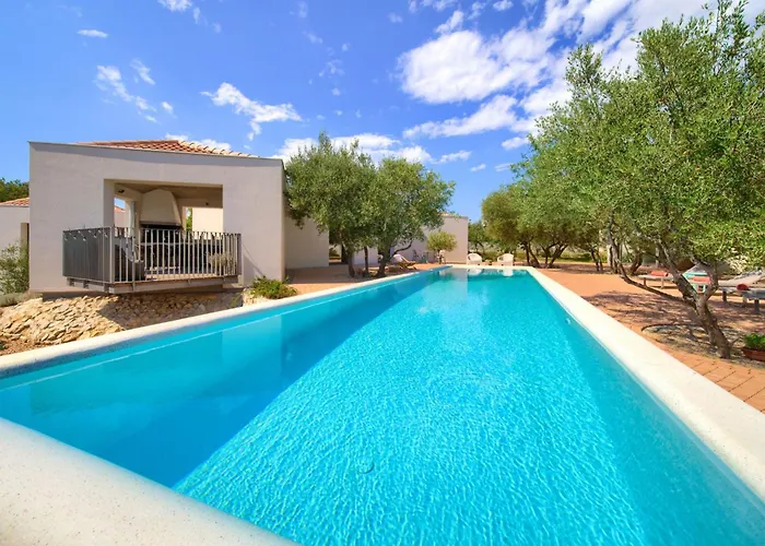 Margari Mit Privatem Pool By Interhome Case de vacanță Linardići