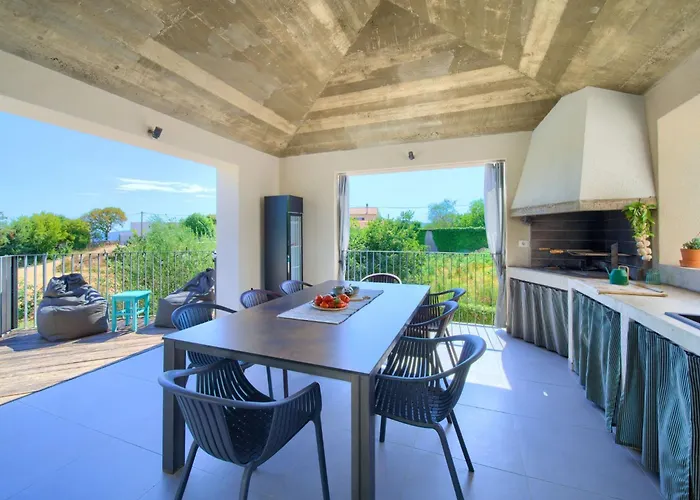 Margari Mit Privatem Pool By Interhome Linardići