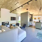 Margari Mit Privatem Pool By Interhome *