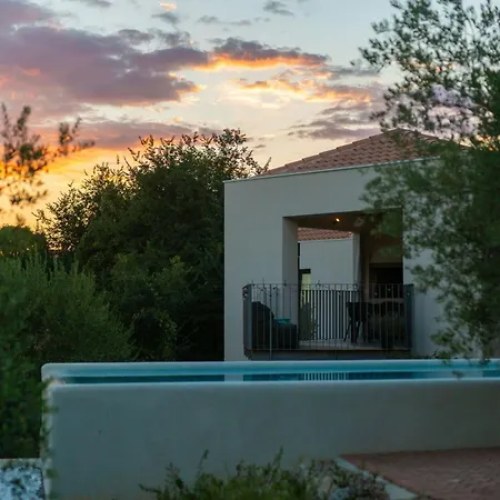Margari Mit Privatem Pool By Interhome Linardici